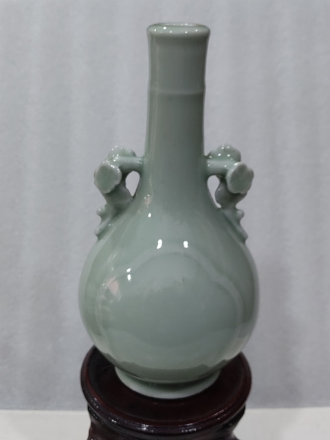 古玩陶瓷青釉梅花耳長頸瓶拍賣,當(dāng)前價(jià)格280元