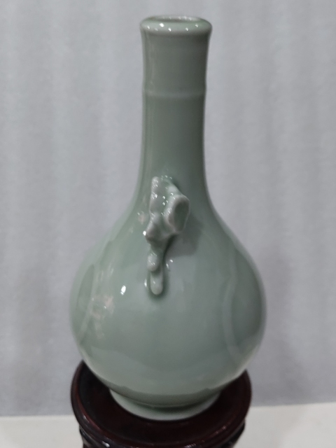 古玩陶瓷青釉梅花耳長頸瓶拍賣,當(dāng)前價(jià)格280元