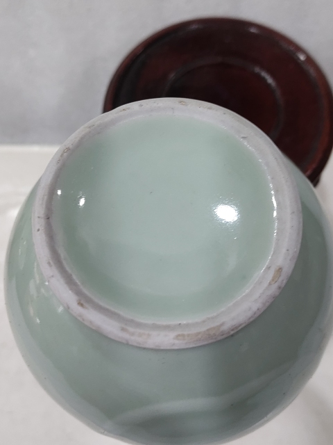 古玩陶瓷青釉梅花耳長頸瓶拍賣,當(dāng)前價(jià)格280元