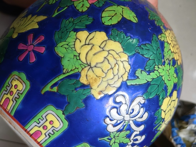 古玩陶瓷粉彩花卉罐拍賣，當前價格400元