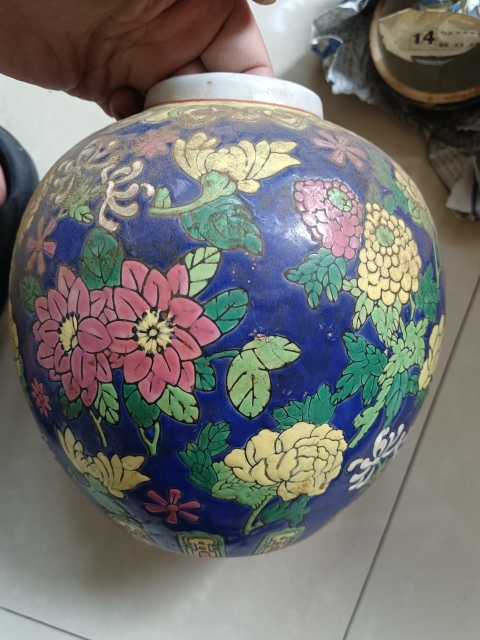 古玩陶瓷粉彩花卉罐拍賣，當前價格400元