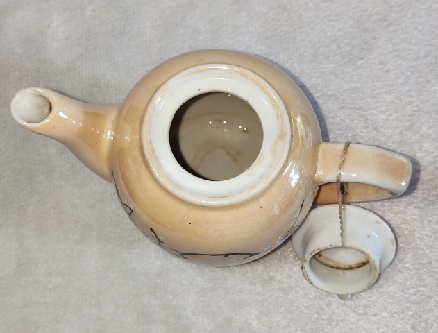 古玩陶瓷黃釉梅紋執壺拍賣，當前價格0元