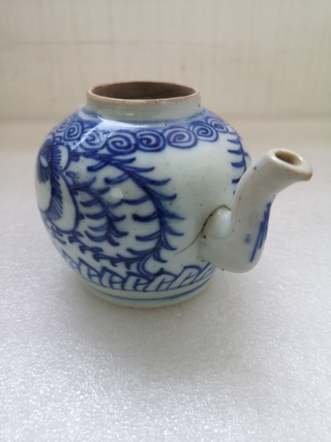 古玩陶瓷花卉紋青花執(zhí)壺拍賣,當(dāng)前價(jià)格850元