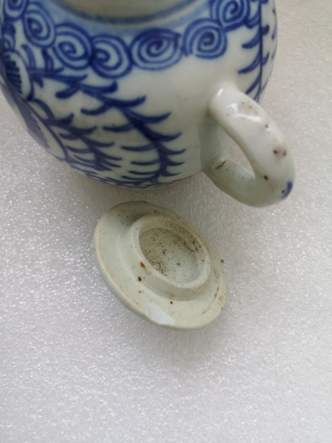 古玩陶瓷花卉紋青花執(zhí)壺拍賣,當(dāng)前價(jià)格850元