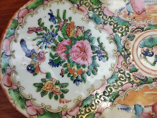 古玩陶瓷人物花鳥蝶紋廣彩海棠型貢盤拍賣,當前價格1580元