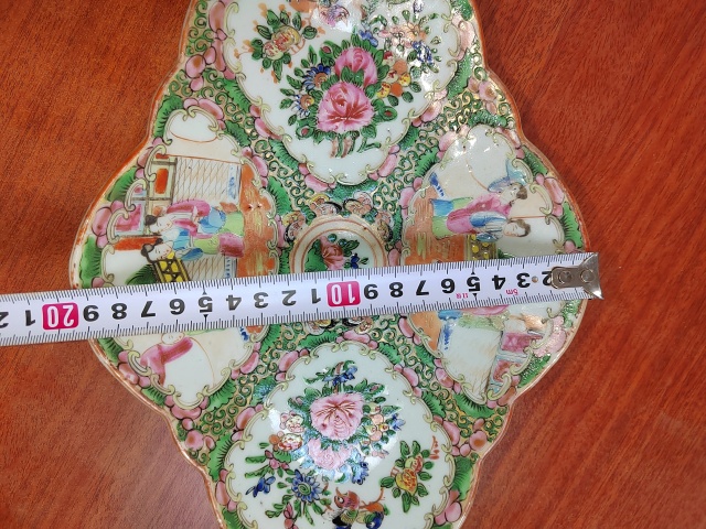 古玩陶瓷人物花鳥蝶紋廣彩海棠型貢盤拍賣,當前價格1580元