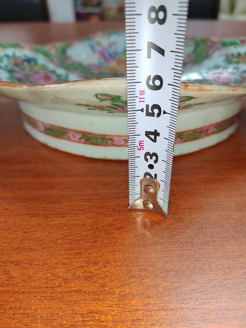 古玩陶瓷人物花鳥蝶紋廣彩海棠型貢盤拍賣,當前價格1580元