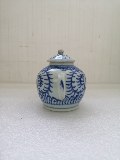 古玩陶瓷花卉紋青花執(zhí)壺拍賣,當(dāng)前價(jià)格850元