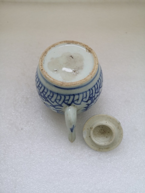 古玩陶瓷花卉紋青花執(zhí)壺拍賣,當(dāng)前價(jià)格850元