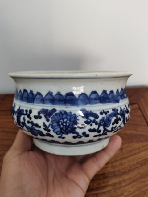 古玩陶瓷乾隆時期青花纏枝花卉紋缽式香爐拍賣,當前價格2600元