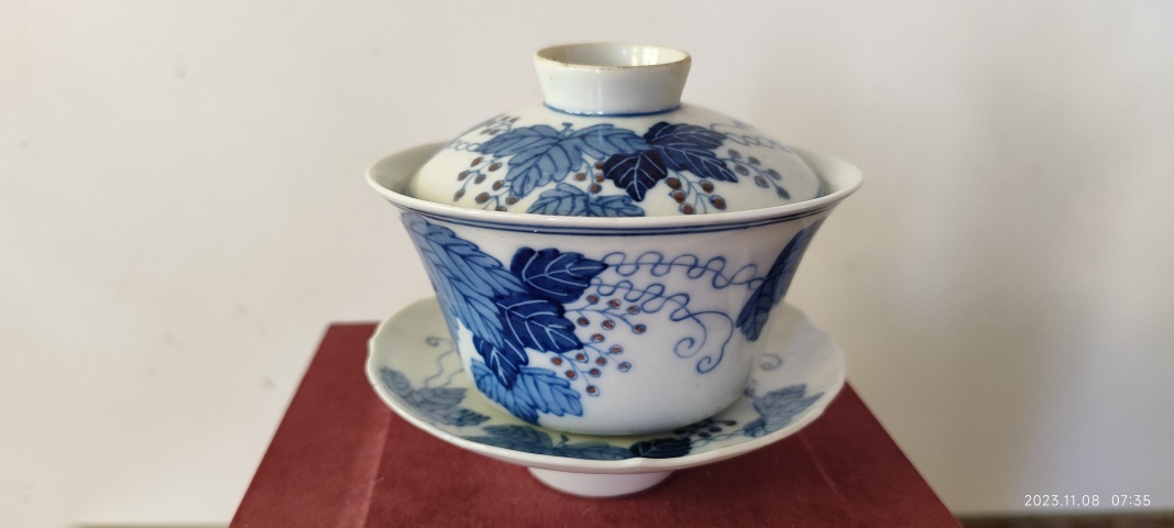 古玩陶瓷江西瓷業(yè)公司款青花釉里紅葡萄紋蓋碗拍賣，當前價格9800元