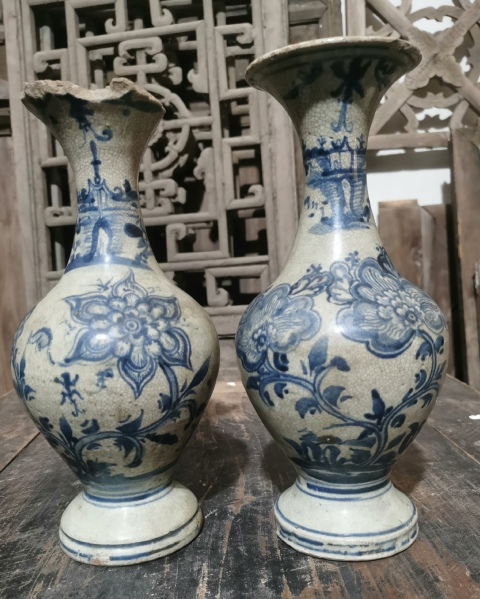 古玩陶瓷明中晚期花卉紋青花瓶一對。拍賣,當前價格29800元