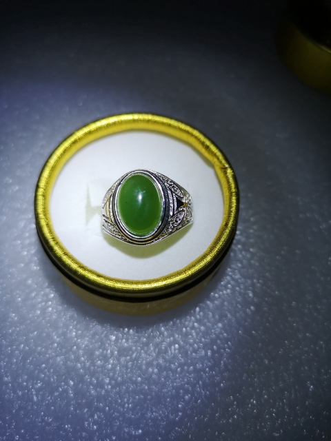 古玩玉器和田碧玉鑲嵌戒指拍賣,當前價格260元
