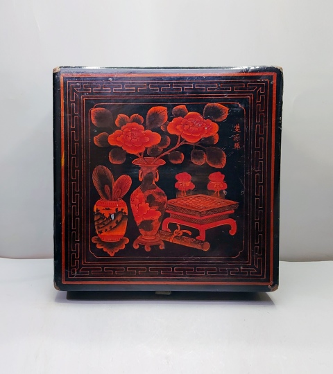 古玩陶瓷木胎漆畫博古紋捧盒拍賣,當前價格2500元