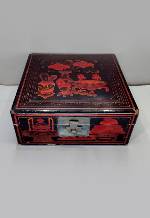 古玩陶瓷木胎漆畫博古紋捧盒拍賣,當前價格2500元
