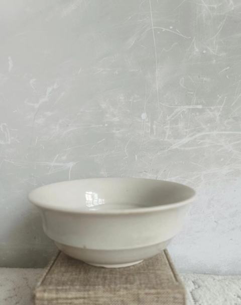 古玩陶瓷邢窯白釉弦紋撇口碗拍賣,當前價格999999元