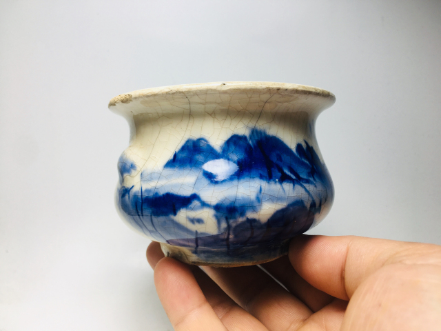 古玩陶瓷青花山水紋香爐拍賣,當前價格0元