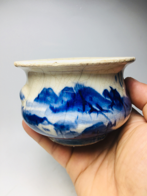 古玩陶瓷青花山水紋香爐拍賣,當前價格0元
