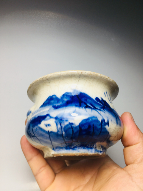 古玩陶瓷青花山水紋香爐拍賣,當前價格0元