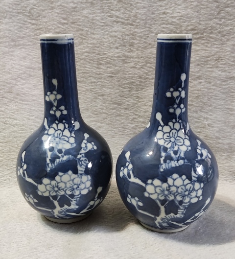 古玩陶瓷青花留白梅紋天球瓶拍賣,當前價格888元