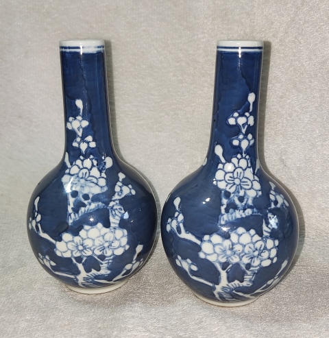 古玩陶瓷青花留白梅紋天球瓶拍賣,當前價格888元