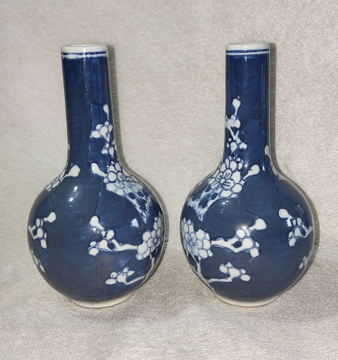 古玩陶瓷青花留白梅紋天球瓶拍賣,當前價格888元