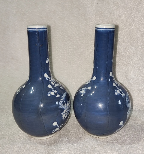 古玩陶瓷青花留白梅紋天球瓶拍賣,當前價格888元