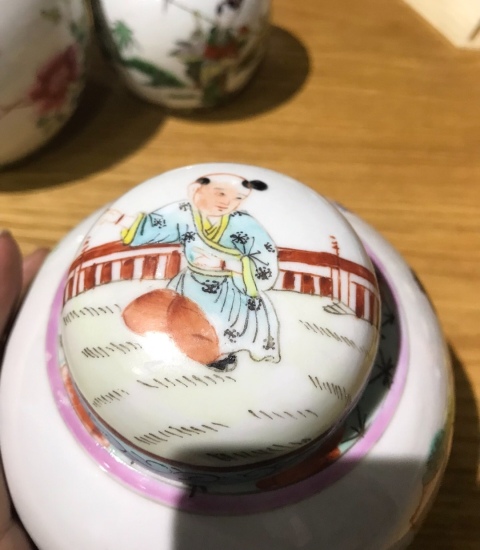 古玩陶瓷粉彩人物故事紋蓋罐拍賣,當前價格2300元
