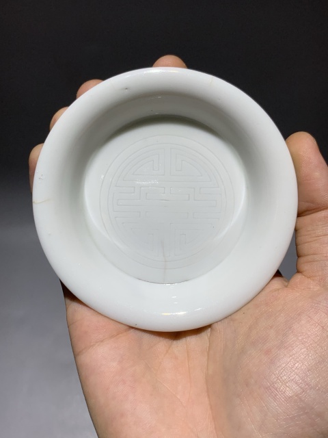 古玩陶瓷白釉暗刻壽字紋小盤一對拍賣，當前價格204元