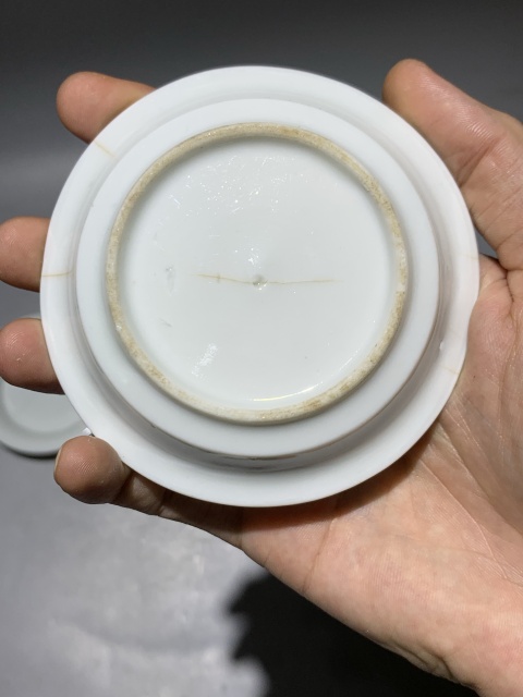 古玩陶瓷白釉暗刻壽字紋小盤一對拍賣，當前價格204元