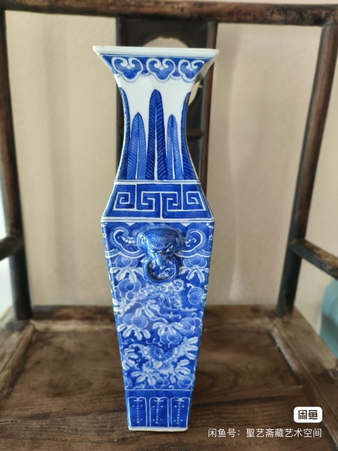 古玩陶瓷雙鋪首獅紋四方撇口瓶拍賣，當(dāng)前價格16000元