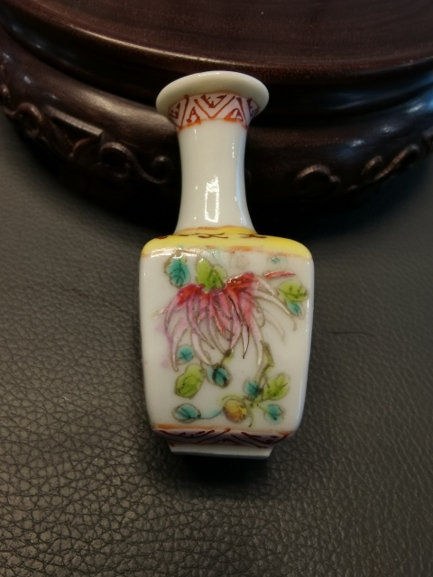 古玩陶瓷粉彩四季花卉紋撇口瓶拍賣,當(dāng)前價(jià)格450元