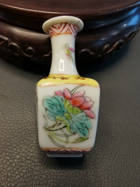 古玩陶瓷粉彩四季花卉紋撇口瓶拍賣,當(dāng)前價(jià)格450元
