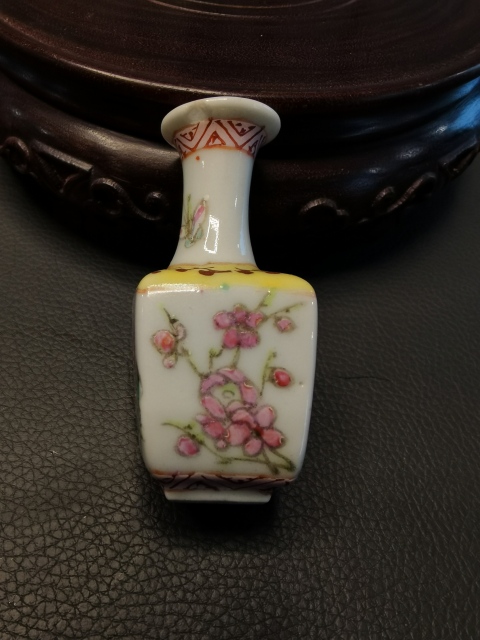 古玩陶瓷粉彩四季花卉紋撇口瓶拍賣,當(dāng)前價(jià)格450元