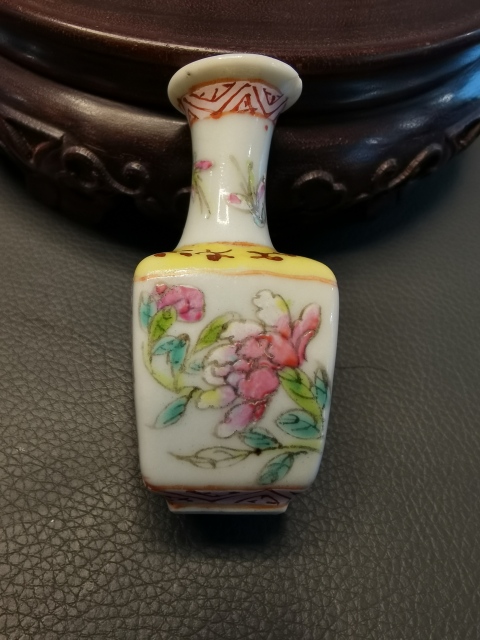 古玩陶瓷粉彩四季花卉紋撇口瓶拍賣,當(dāng)前價(jià)格450元