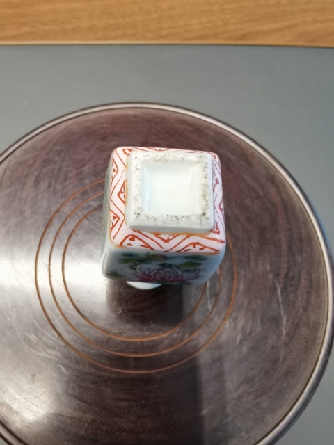 古玩陶瓷粉彩四季花卉紋撇口瓶拍賣,當(dāng)前價(jià)格450元