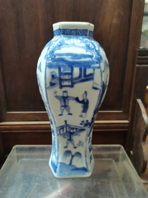 古玩陶瓷康熙人物紋六方青花瓶拍賣,當(dāng)前價(jià)格12888元