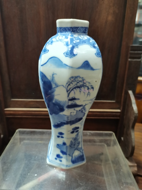 古玩陶瓷康熙人物紋六方青花瓶拍賣,當(dāng)前價(jià)格12888元