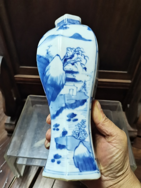 古玩陶瓷康熙人物紋六方青花瓶拍賣,當(dāng)前價(jià)格12888元