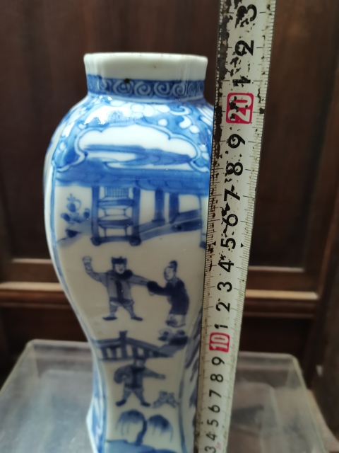 古玩陶瓷康熙人物紋六方青花瓶拍賣,當(dāng)前價(jià)格12888元