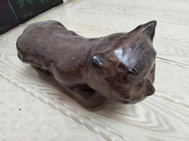 古玩陶瓷清代磁州窯醬釉虎枕拍賣，當(dāng)前價格3800元