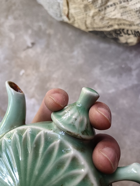 古玩陶瓷文革青釉抱月茶壺拍賣，當(dāng)前價(jià)格300元