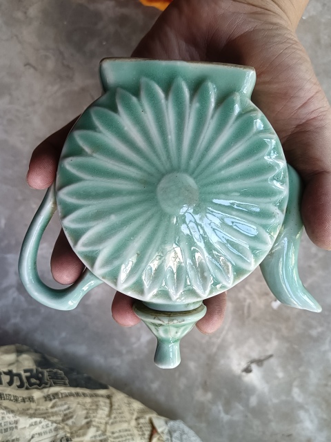 古玩陶瓷文革青釉抱月茶壺拍賣，當(dāng)前價(jià)格300元