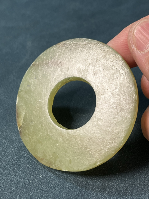 古玩玉器和田玉素紋壁拍賣，當(dāng)前價(jià)格38000元