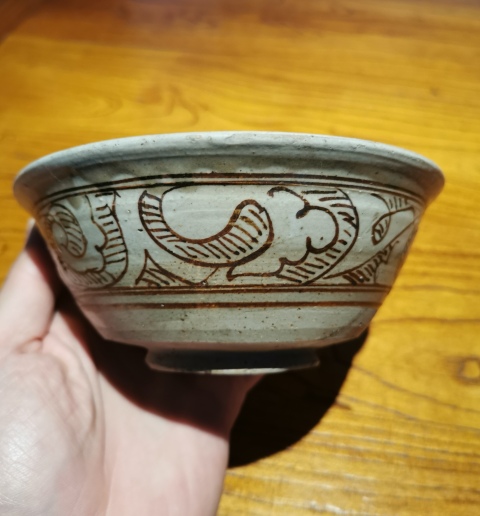 古玩陶瓷明白地黑花卷云紋撇口碗(已保真)拍賣,當前價格136元