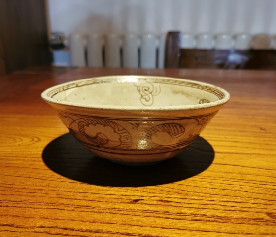 古玩陶瓷明白地黑花卷云紋撇口碗(已保真)拍賣,當前價格136元