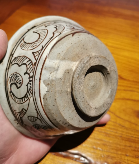 古玩陶瓷明白地黑花卷云紋撇口碗(已保真)拍賣,當前價格136元