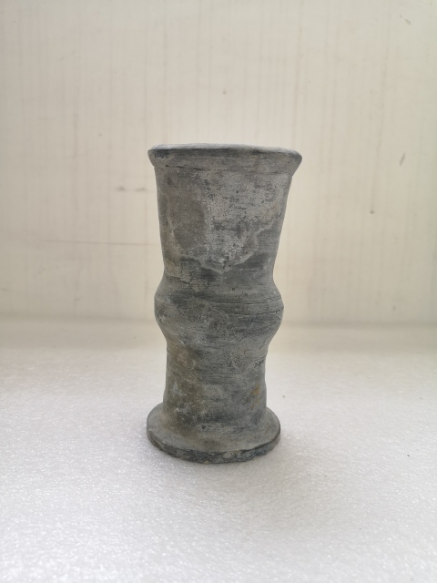 古玩陶瓷清代早期灰陶花觚拍賣，當前價格680元