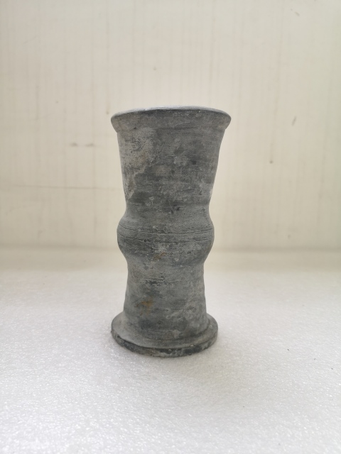 古玩陶瓷清代早期灰陶花觚拍賣，當前價格680元