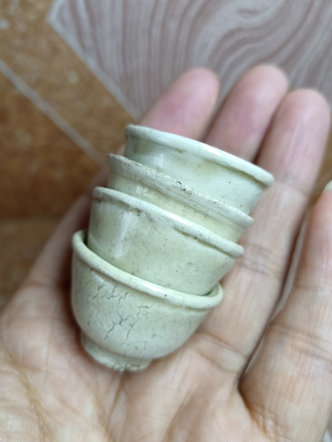 古玩陶瓷清早期～白釉杯一套四個拍賣，當前價格188元